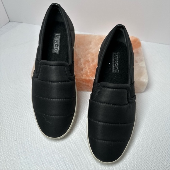 Vince Blair Quilted Slip On Shoe Cross Trainer 5.5 black Retail $200 - Picture 9 of 11
